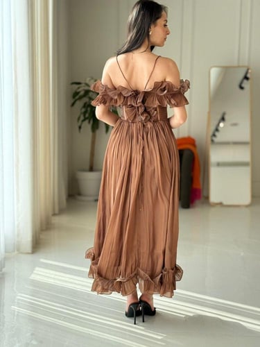 فستان بتصميم انيق ومميز