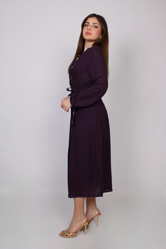 فستان ميدي نسائي بتصميم أنيق يجمع بين البساطة والر...