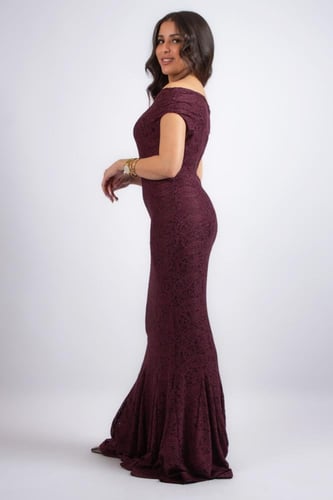 فستان دانتيل أوف شولدر – ذيل ناعم