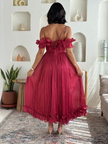 فستان بتصميم انيق ومميز