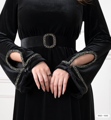 جلابية مخمل بقصّة راقية وتطريز كريستالي