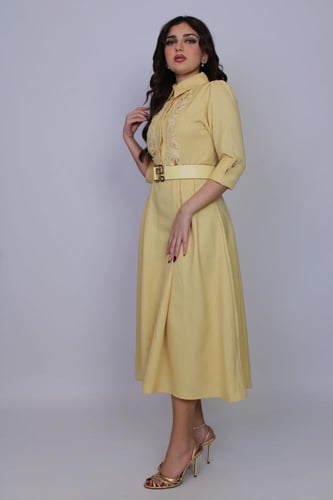 فستان أنيق بتصميم ناعم وانسيابي