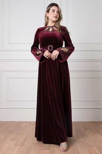 جلابية مخمل بقصّة راقية وتطريز كريستالي