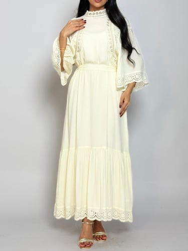 إطلالة دانتيل فاخرة