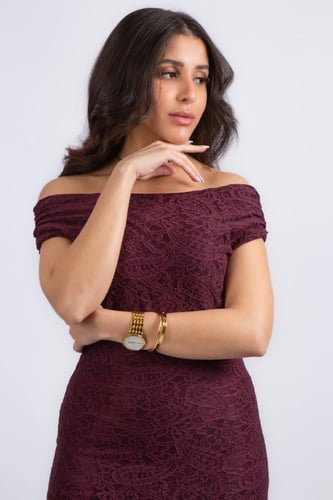 فستان دانتيل أوف شولدر – ذيل ناعم