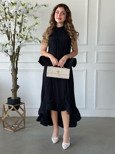 طقم بلمسة فنية بتصميم كلوش ناعم وتفاصيل كشكش