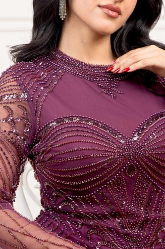 فستان سهرة توتي بتطريز هندسي