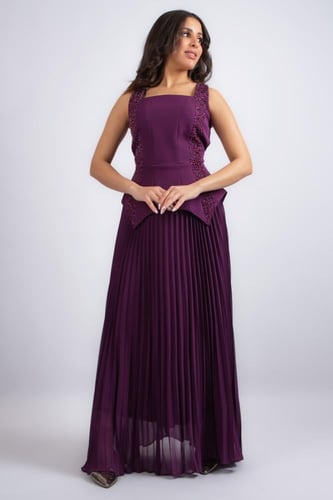 فستان بتصميم متوازن