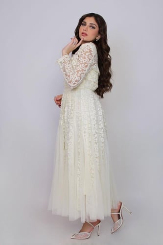 فستان لُجين الدانتيل الملكي