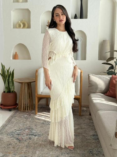 فستان نغمة الندى – دانتيل وكشكشة ساحرة