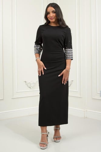 فستان انسيابي بأكمام مرايا عصرية