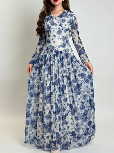 فستان طويل بتصميم أنثوي راقٍ