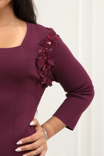 سحر الزهرة العنابية الفاخرة