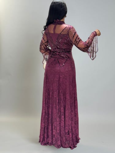 فستان توتي طويل مطرّز بالكامل