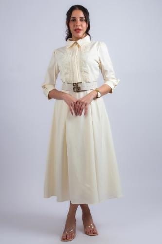 فستان أنيق بتصميم ناعم وانسيابي