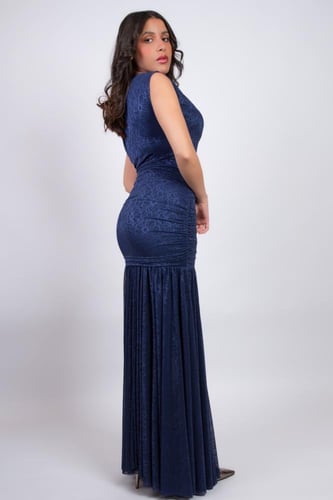 فستان سهرة أنيق بلون كحلي