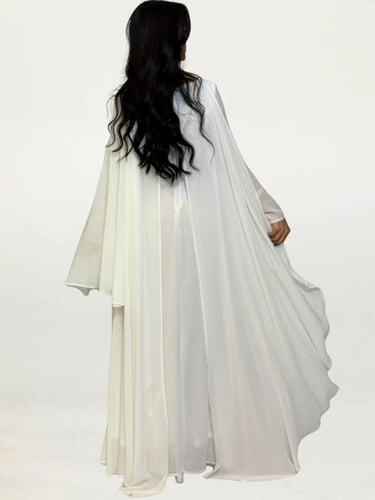 فستان بتصميم هادئ يعكس الأناقة والنعومة