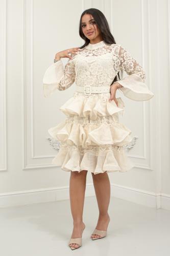 فستان دانتيل قصير بكشاكش عاجية