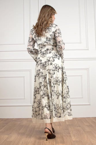 جلابية تطريز فاخرة بقصة واسعة