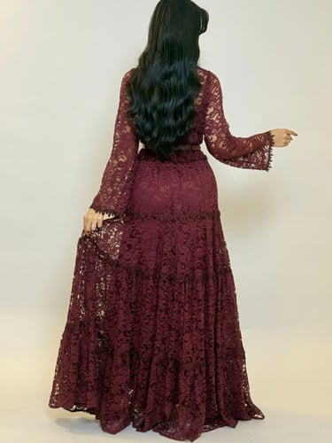 فستان دانتيل ناعم مع بطانة داخلية