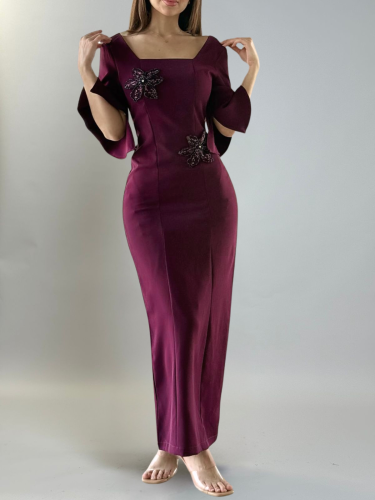 فستان بتطريزات لامعه