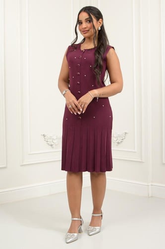 فستان برغندي يمنحك حضورًا فخمًا وهادئًا