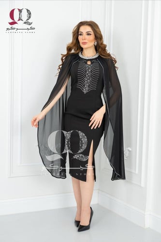 فستان السهرة الأسود الفاخر بتصميم الكاب والكريستال...