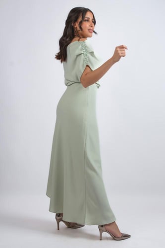 فستان ميدي بتصميم هادئ وأنيق