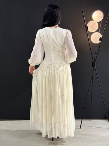 ستان أوف وايت بكورسيه فاخر مطرز ترتر