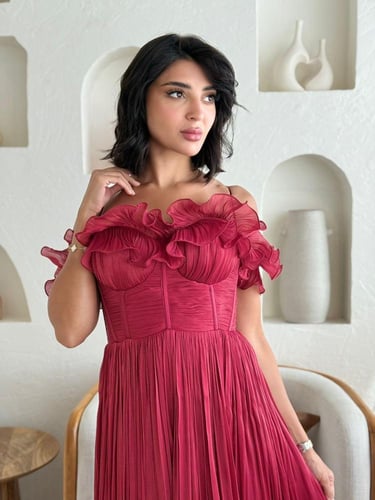 فستان بتصميم انيق ومميز