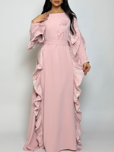 جلابية بقصّة مريحة وتفاصيل أنيقة