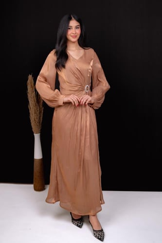 فستان أنيق بلمسة حريرية راقية