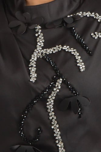 فستان توقيع الأناقة اللامعة