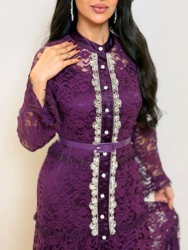 فستان دانتيل ناعم مع بطانة داخلية