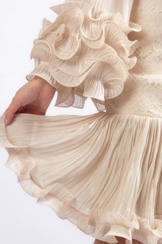 فستان رقة الدانتيل الملكي