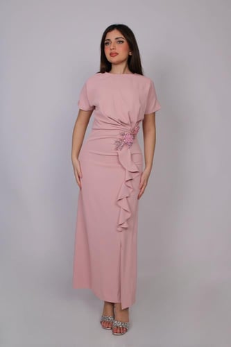 فستان أنيق بلون وردي ناعم