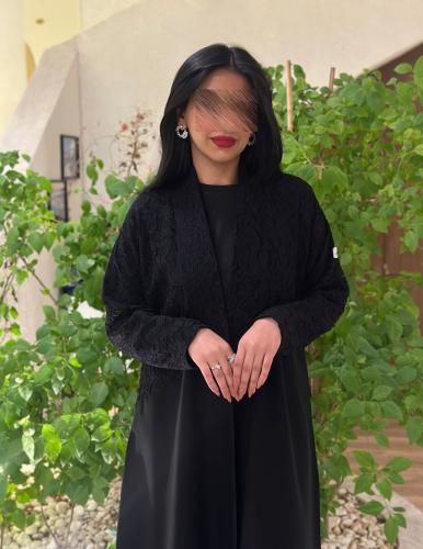 عبايه دانتيل اسود