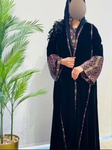 عبايه حواء مخمل عنابي