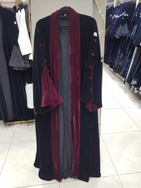 عبايه مخمل بكم مفتوح عنابي