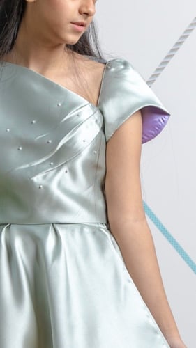 تخرج – طقم تنورة فستق