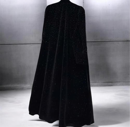عبايه مخمل مطرزه بفصوص
