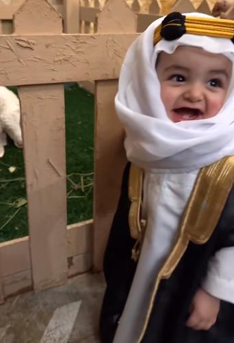 طقم يوم التأسيس ولادي - 4 قطع (بشت، شماغ، طاقية، ع...