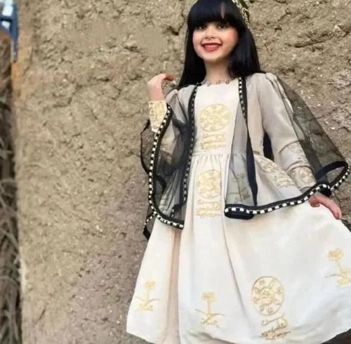 فستان التاسيس