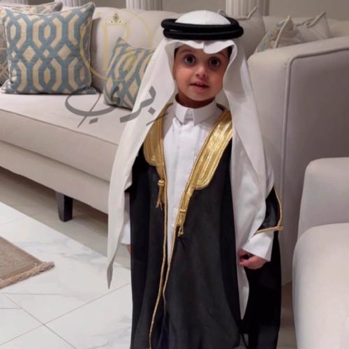 طقم العيد بشت وشماغ وعقال وطاقيه
