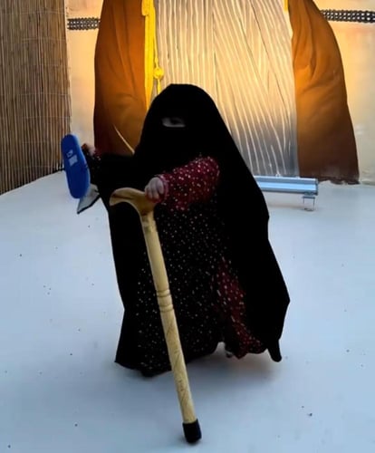 طقم الطفله العجوز