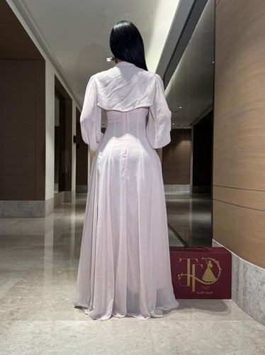 فستان وردي طويل انسيابي