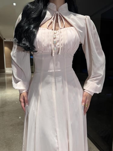 فستان وردي طويل انسيابي