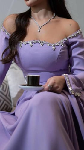 فستان سهرة ناعم وانيق