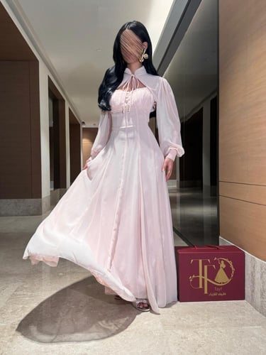 فستان وردي طويل انسيابي