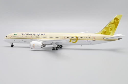 مجسم الخطوط السعودية B787-9 نسخة 75 عام مقاس 1:400